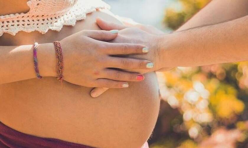 Νέα έρευνα: Οι έγκυες πιθανό να μεταδώσουν τον κορονοϊό στο μωρό τους