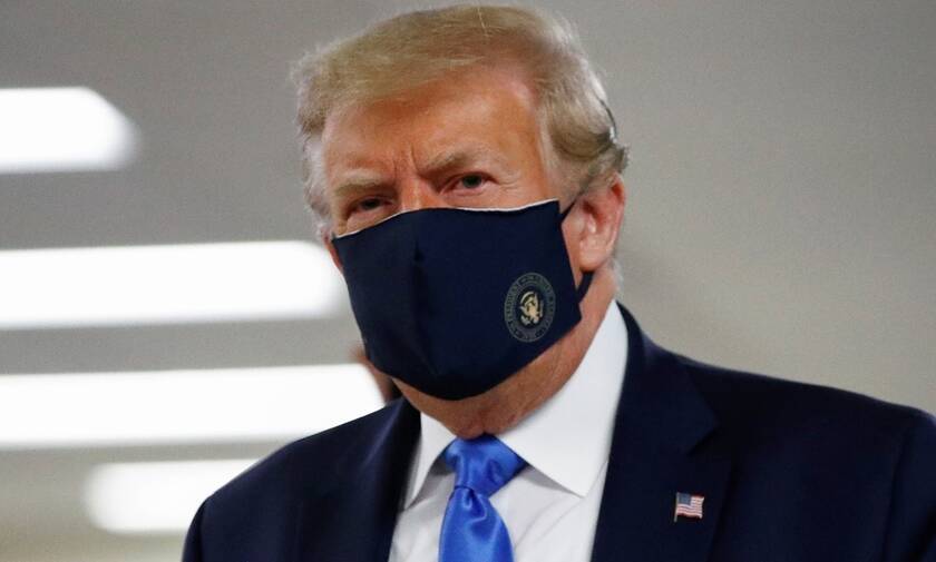 Κορονοϊός: Ο Ντόναλντ Τραμπ εθεάθη για πρώτη φορά με προστατευτική μάσκα