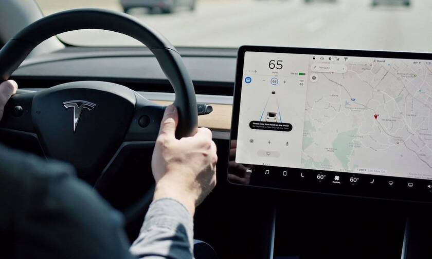 Η Tesla κατηγορείται ότι παραπλανά με τις δυνατότητες του Autopilot