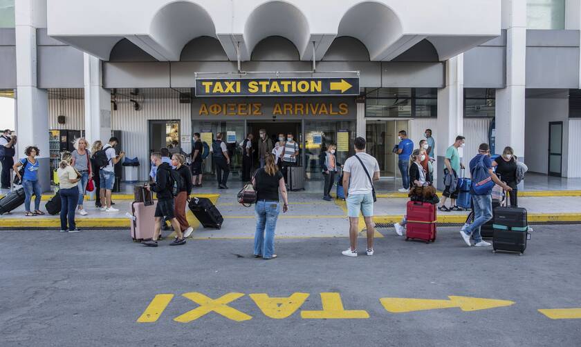 Κορονοϊός: Πού εντοπίζονται τα 58 νέα κρούσματα - Ανησυχία για τους ξένους τουρίστες