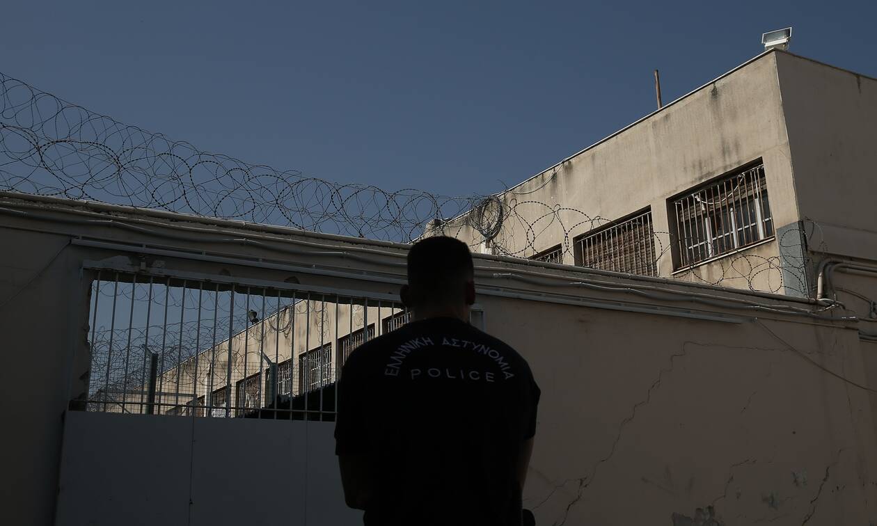 Νέα έρευνα στις φυλακές Κορυδαλλού: Μαχαίρια, ναρκωτικά και κινητά τηλέφωνα σε κελιά (pics)