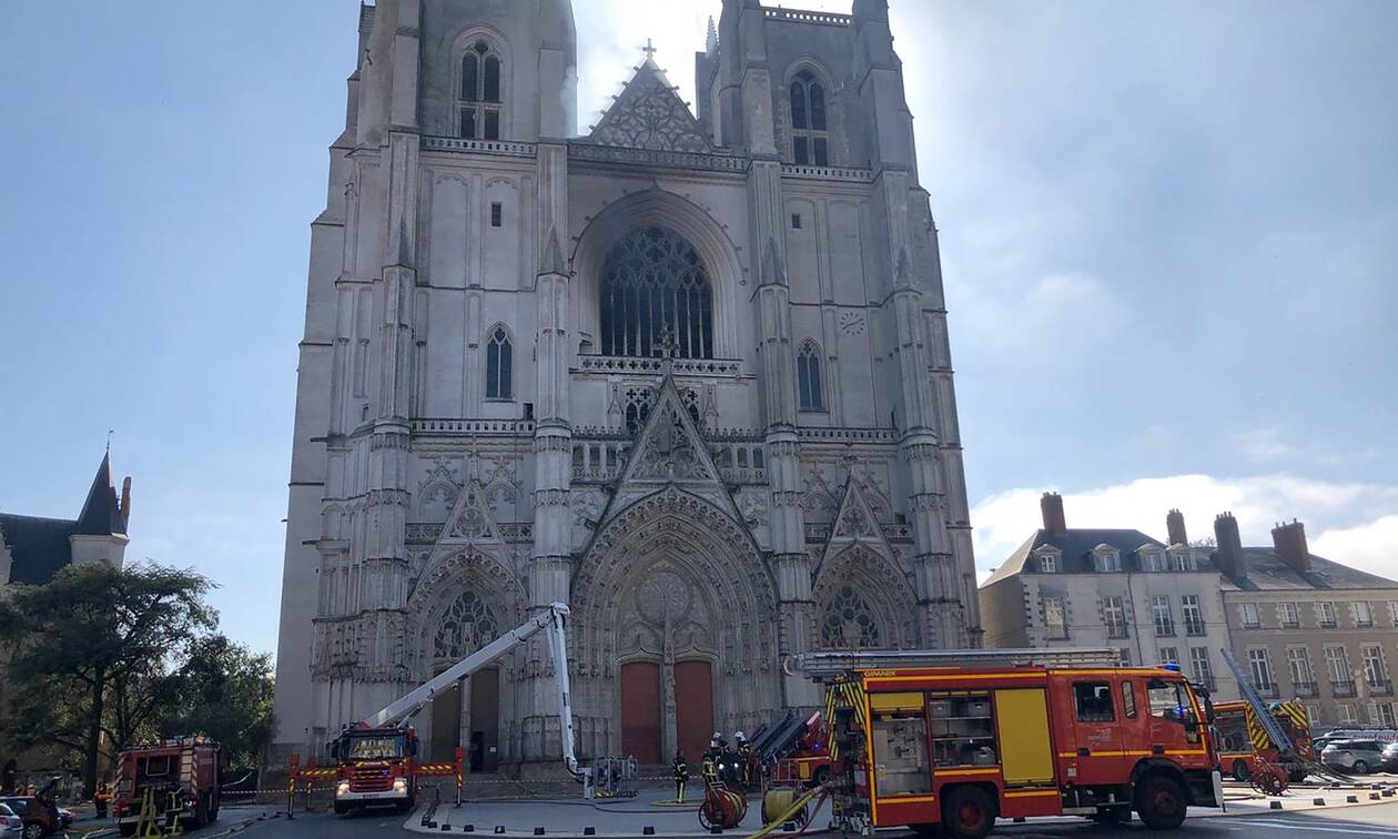 Γαλλία: Υπό έλεγχο η πυρκαγιά που ξέσπασε σε καθεδρικό ναό στη Νάντη