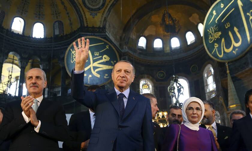 Ανεκδιήγητος Ερντογάν: Κάλεσε μέχρι και τον Πάπα στην προσευχή στην Αγία Τζαμί