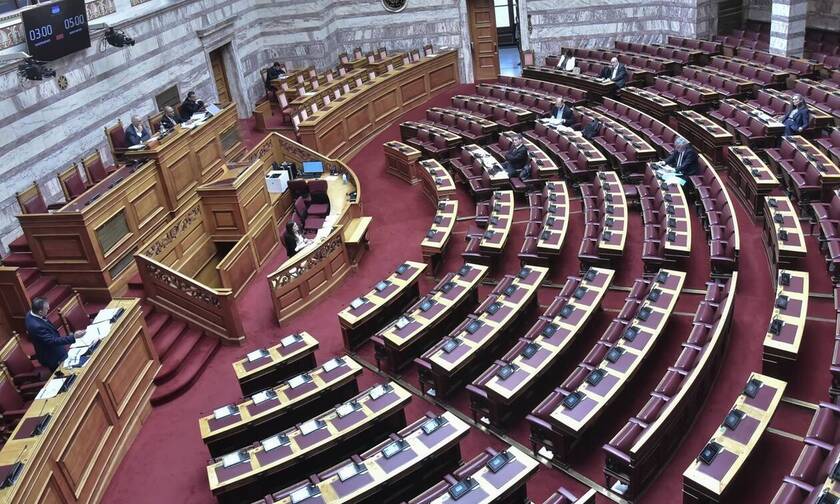 Χαμός στη Βουλή για τον Παπαγγελόπουλο: Αποβλήθηκε βουλευτής για απρεπή χειρονομία