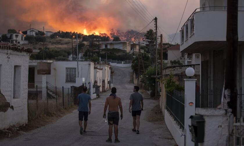 Μαίνεται η φωτιά στις Κεχριές: Μάχη με τις φλόγες και καταγγελίες για εμπρησμό