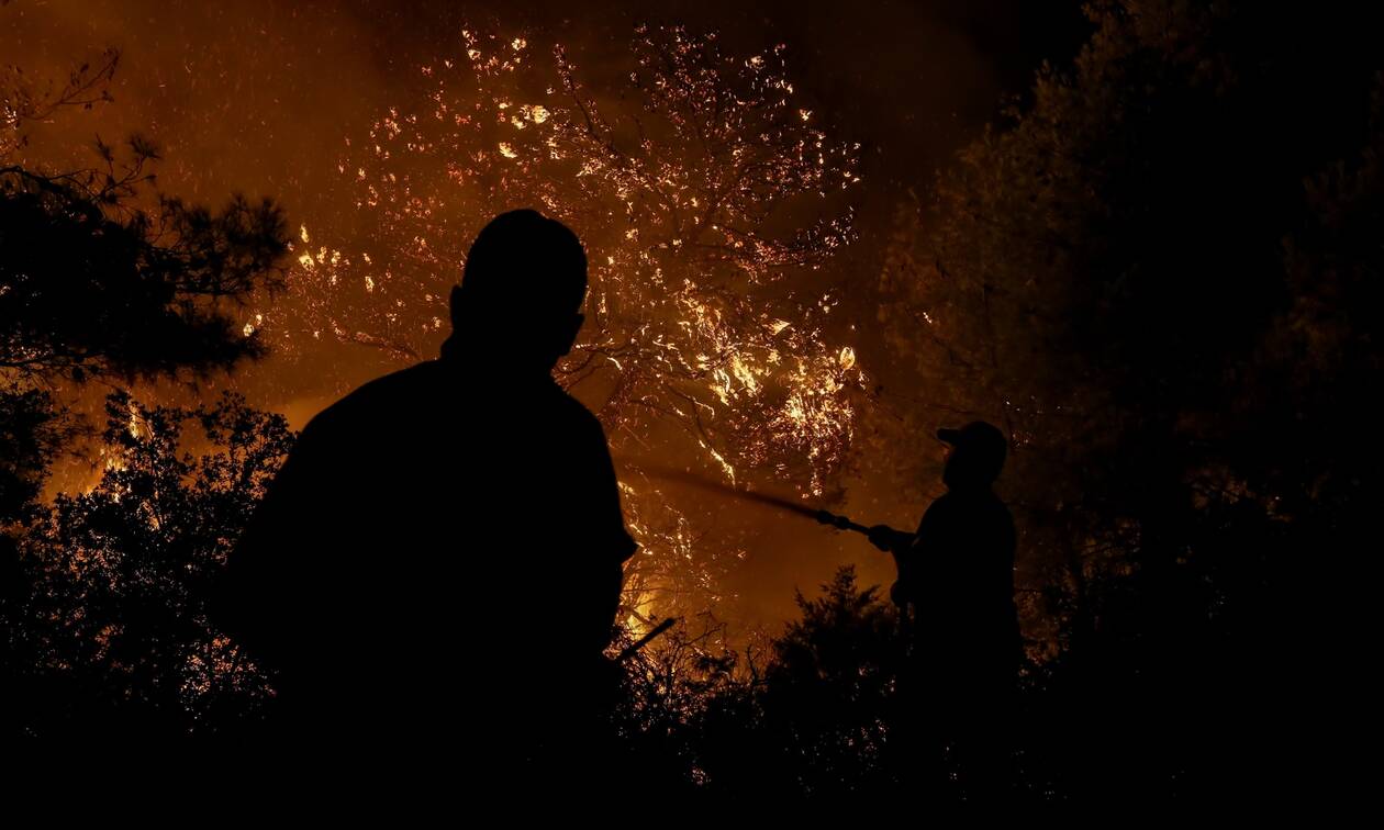 Σε ύφεση η φωτιά στη Ηλεία - Μαίνεται στις Κεχριές