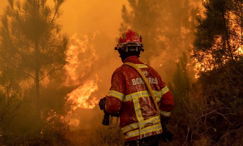 Καίγεται η Πορτογαλία: Νεκρός πυροσβέστης - Εκκενώθηκαν οικισμοί