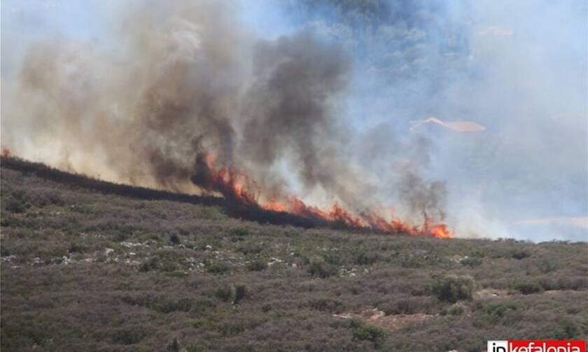 Φωτιά στην Κεφαλονιά: Σε ύφεση η πυρκαγιά - Εκκενώθηκαν τα Δοριζάτα