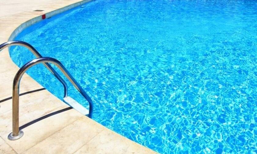 Χαλκιδική: 3χρονη έπεσε σε πισίνα και έχασε τις αισθήσεις της