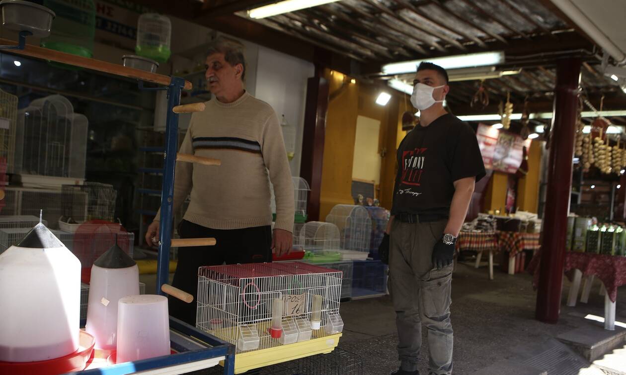 Κορονοϊός: Υποχρεωτική χρήση μάσκας σε καταστήματα τροφίμων, ΔΕΚΟ και τράπεζες