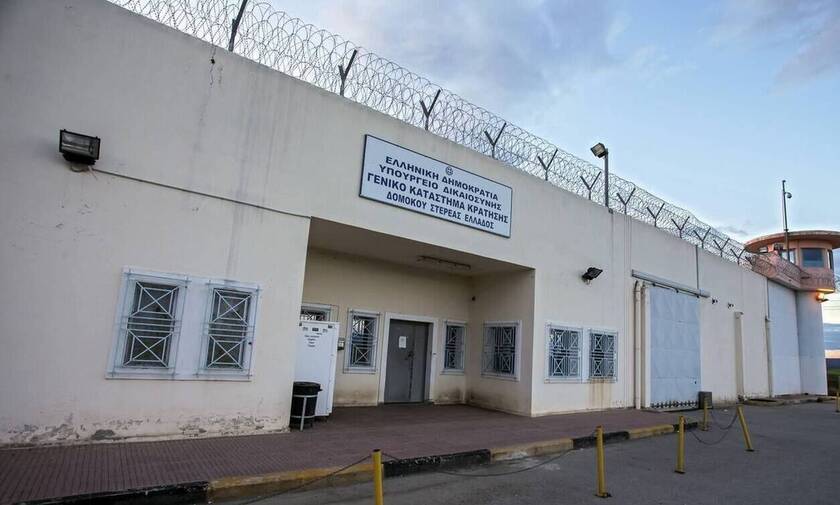 Φυλακές Δομοκού: Μαχαίρια, σουβλιά, ψυγεία ακόμη και ...ηχοσύστημα στα κελιά!