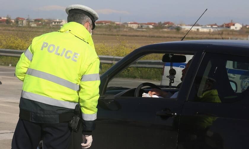 Κορονοϊός: 23χρονος έσπασε την καραντίνα - Συνελήφθη την ώρα που οδηγούσε ταξί