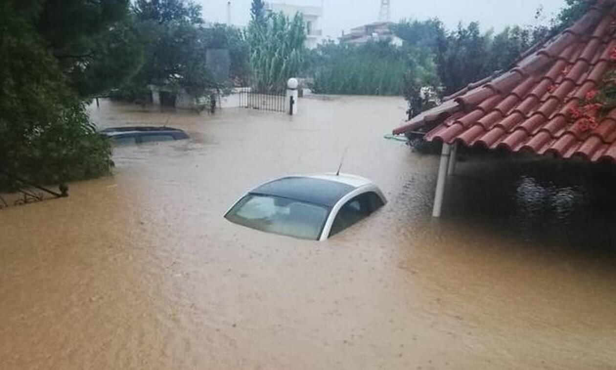 Εύβοια: Φόβοι και για τρίτο νεκρό – Πλημμύρες, καταστροφές και εγκλωβισμένοι από τη «Θάλεια»
