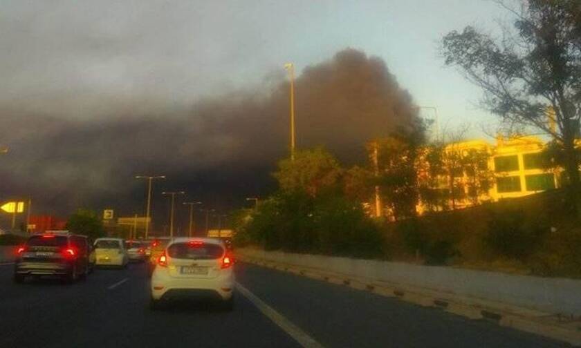 Φωτιά ΤΩΡΑ: Μεγάλη πυρκαγιά σε εργοστάσιο στη Μεταμόρφωση - Κλειστή η Αθηνών - Λαμίας