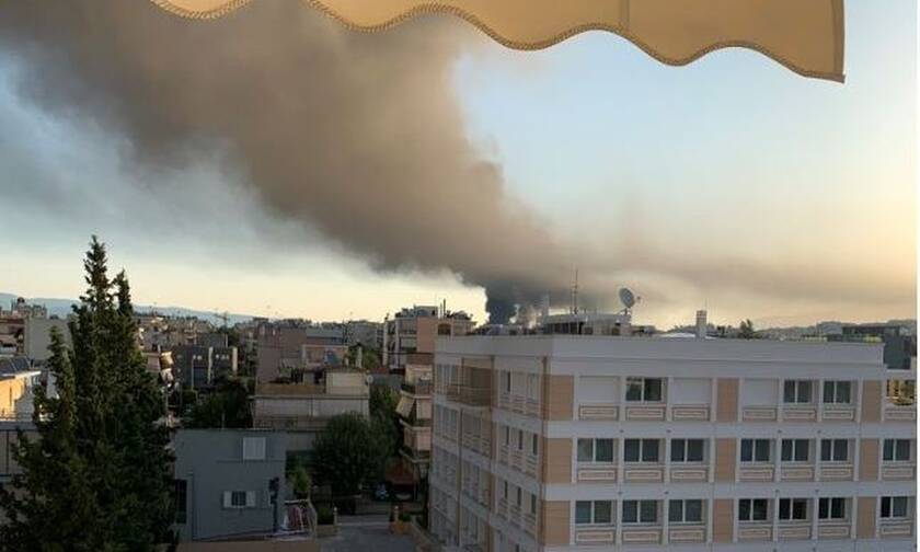 Φωτιά σε εργοστάσιο στη Μεταμόρφωση: «Μαύρισε» ο ουρανός της Αθήνας - Απίστευτες εικόνες