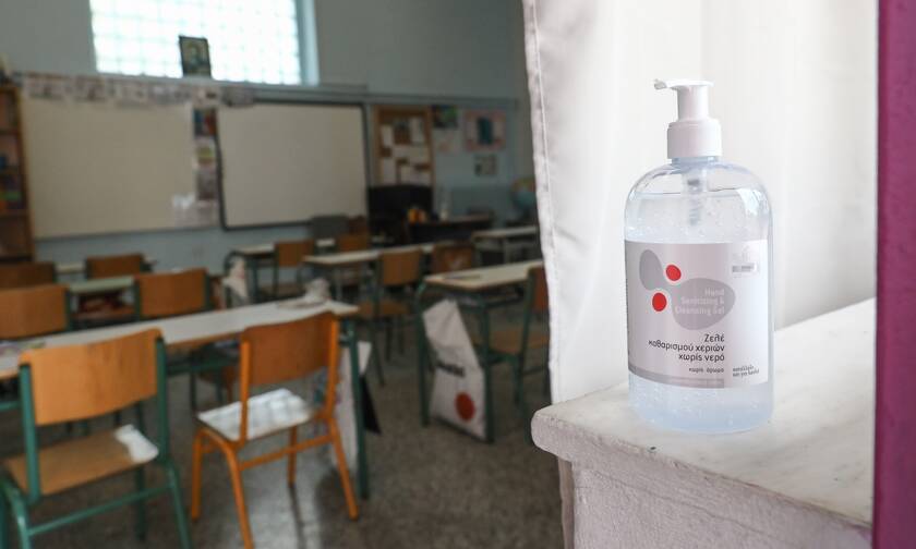 Κορονοϊός - Γώγος: Εκ περιτροπής και με μάσκα οι μαθητές στα σχολεία