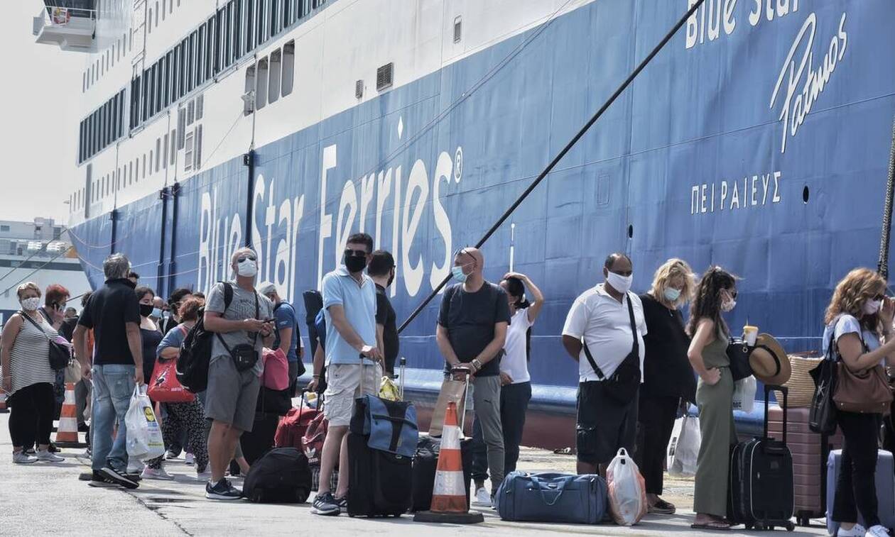 Συναγερμός στο λιμάνι του Πειραιά - Σε απομόνωση 3 ταξιδιώτες που γύρισαν από Πάτμο