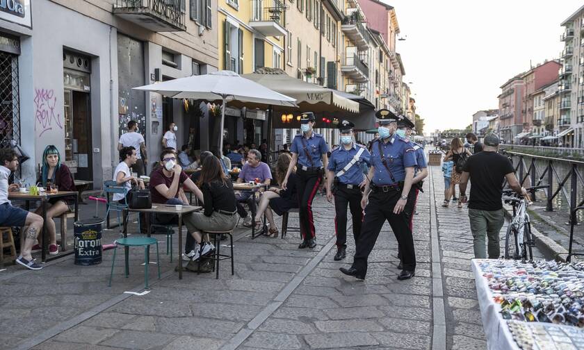 Κορονοϊός - Ιταλία: Η κυβέρνηση απαγορεύει τον χορό σε κλαμπ, ξενοδοχεία και παραλίες
