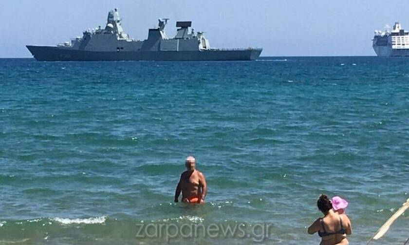 Κρήτη: Φρεγάτα, κρουαζιερόπλοιο και λουόμενοι… όλοι μαζί σε παραλία στα Χανιά (pics)