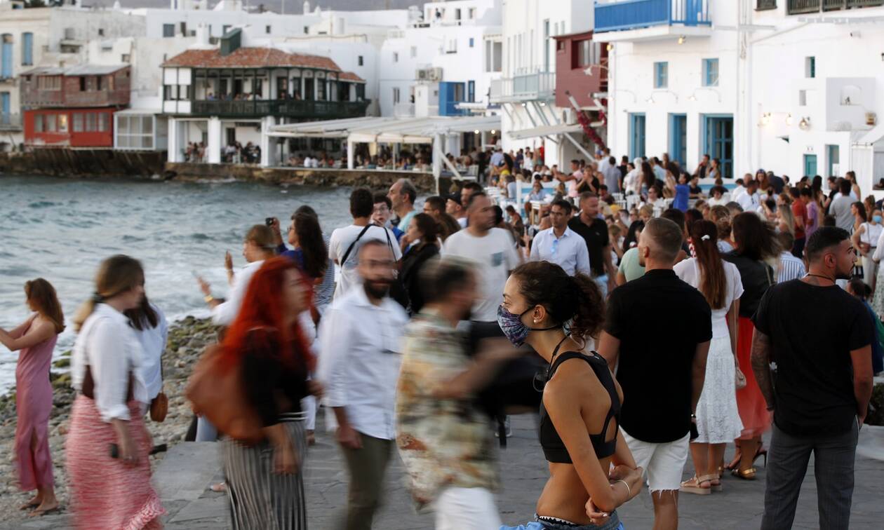 Κορονοϊός: Έκτακτα μέτρα σε 20 περιοχές της Ελλάδας - Οι απαγορεύσεις και τα πρόστιμα