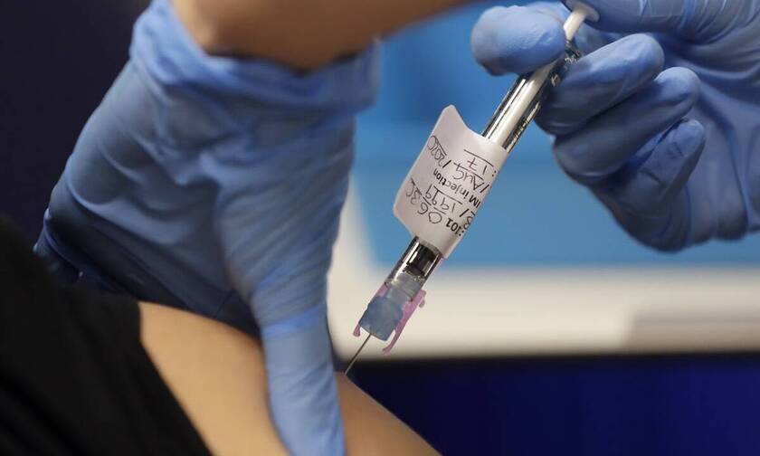 Κορoνοϊός: Συμφωνία Κομισιόν - AstraZeneca για προμήθεια πιθανού εμβολίου