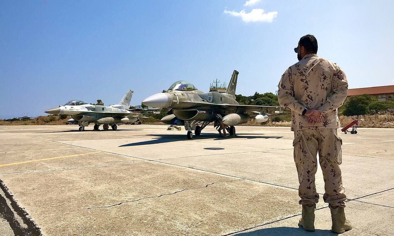 Tα μαχητικά αεροσκάφη των Ηνωμένων Αραβικών Εμιράτων στη Σούδα (photos)