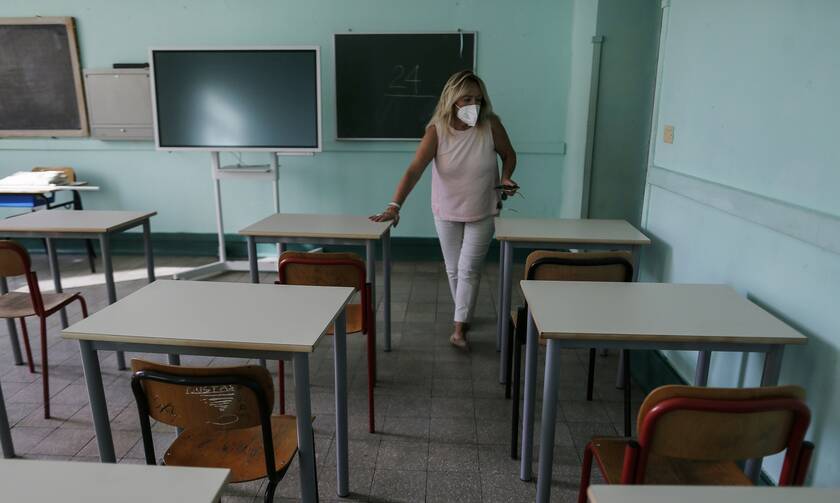 ΕΕ: Οι μαθητές επιστρέφουν στα σχολεία με μάσκες και ολιγομελή τμήματα 