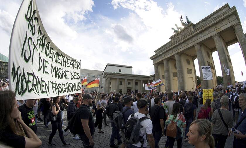 Κορονοϊός - Διαδηλώσεις στην Ευρώπη: «Ο κορονοϊός είναι ένα μεγάλο ψέμα» 