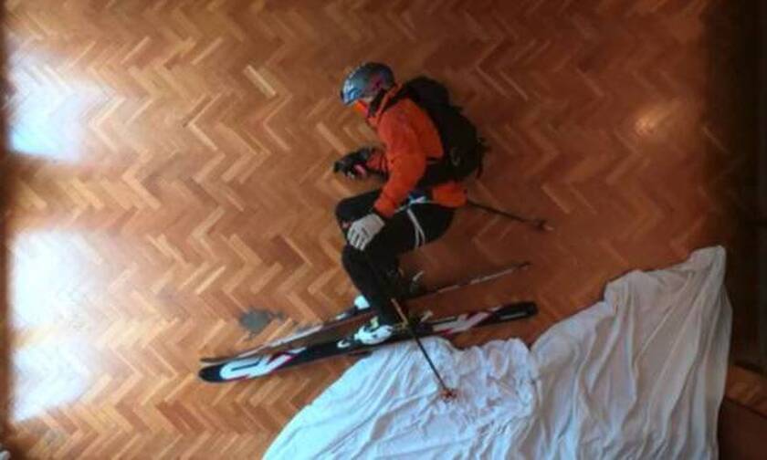 Κατέβηκε με σκι... τις σκάλες του σπιτιού και ιδού το αποτέλεσμα! (vid)