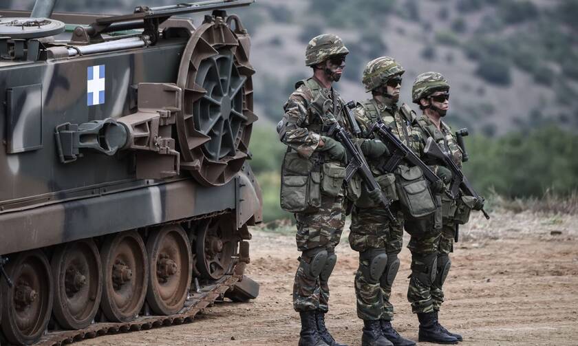 Ανατριχίλα! Έλληνες στρατιώτες ψάλουν τον Εθνικό Ύμνο κατά την αλλαγή φρουράς στο Καστελόριζο