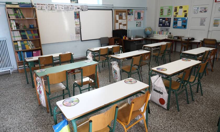 Κορονοϊός - Άνοιγμα σχολείων: Πυρετώδεις προετοιμασίες! Μάσκες και αντισηπτικά για όλους 