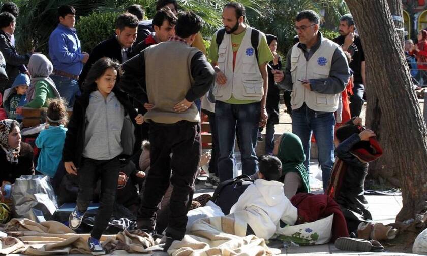 Πλατεία Βικτωρίας:  Αυτοσχέδιος καταυλισμός ξανά - Πρόσφυγες κοιμούνται στο δρόμο