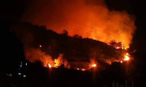 Φωτιά ΤΩΡΑ στη Μυτιλήνη: Διπλό το μέτωπο της πυρκαγιάς σε Βατούσα και Άντισσα