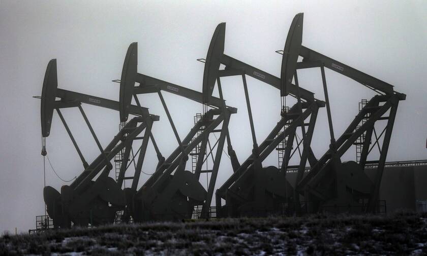«Βουτιά» στη Wall Street - Κατρακυλάει η τιμή του πετρελαίου
