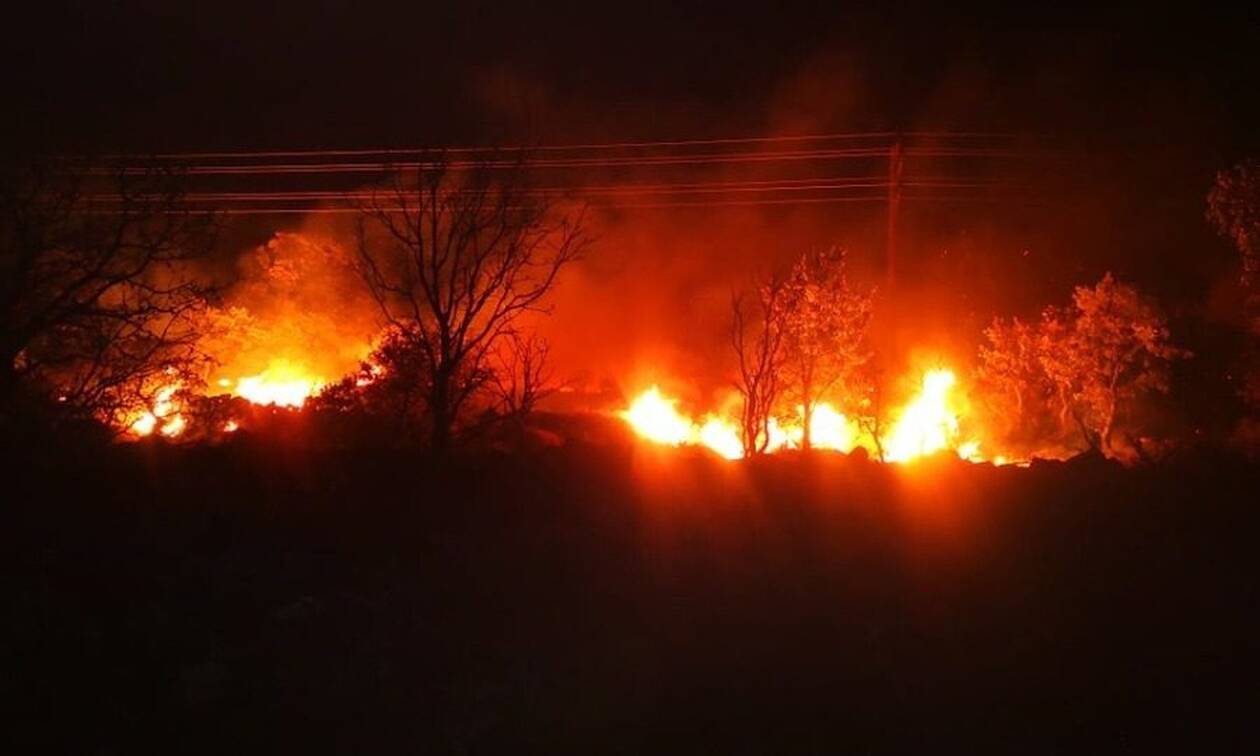 Φωτιά στη Μυτιλήνη: Στις φλόγες και η Μόρια - Καταγγελίες για εμπρησμούς