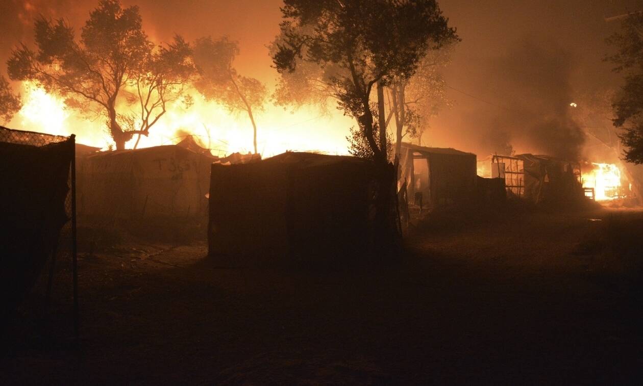 Κόλαση επί Γης στη Μόρια: Έτσι κάηκε ο καταυλισμός – 12.000 μετανάστες πήραν τα βουνά 