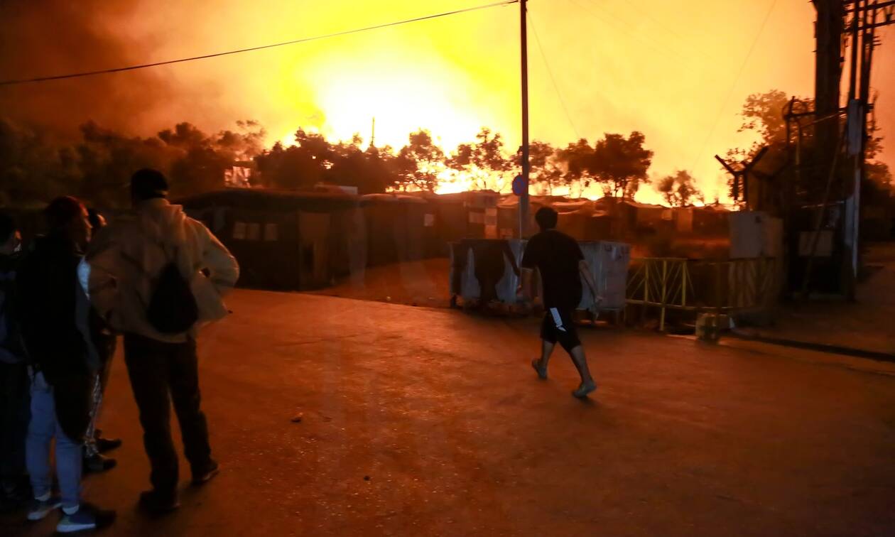 Φωτιά στην Μόρια: Φόβοι για νεκρούς από την καταστροφή στο ΚΥΤ