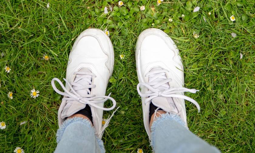 Δερμάτινα sneakers: Πώς θα τα καθαρίσεις μόνη σου 