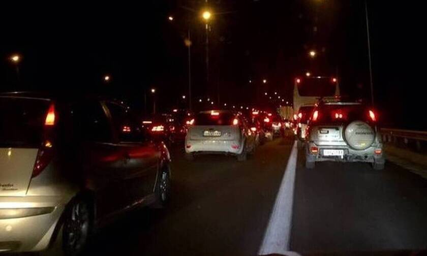 ΤΩΡΑ: Σοβαρό τροχαίο στην Αθηνών - Λαμίας - Ουρές χιλιομέτρων
