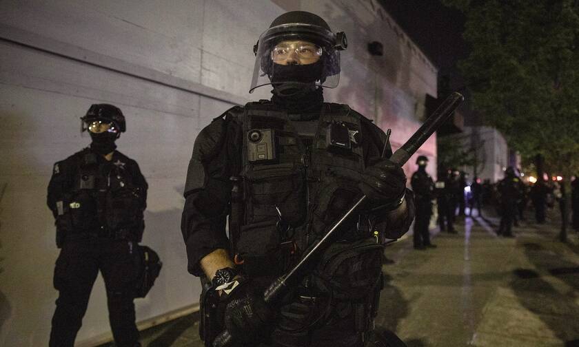 ΗΠΑ: Κρίσιμη η κατάσταση των αστυνομικών που έπεσαν σε ενέδρα στο Λος Άντζελες