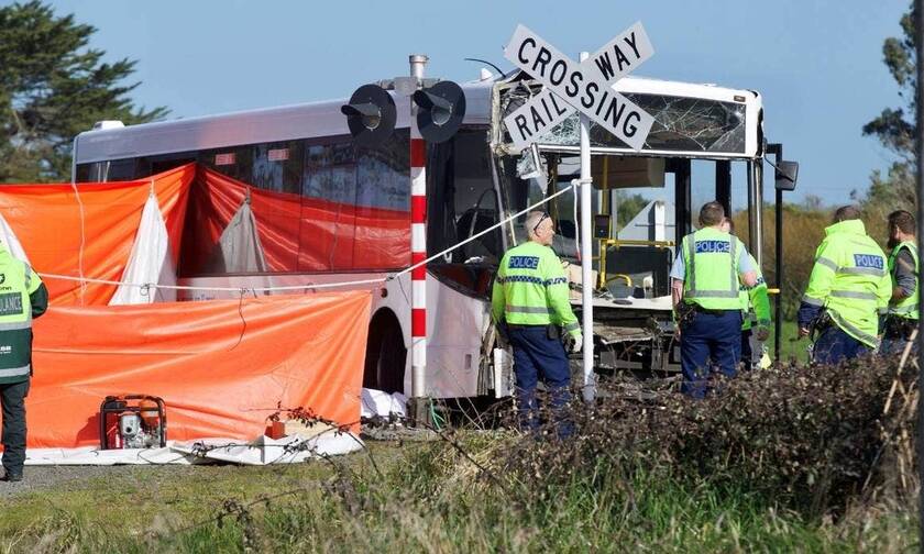 Νέα Ζηλανδία: Δεκάδες παιδιά τραυματίστηκαν σε σύγκρουση σχολικού λεωφορείου με τρένο