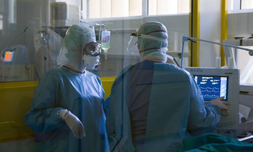 Κορονοϊός: Γεμίζουν οι ΜΕΘ από ασθενείς - «Σε εφαρμογή σχέδιο ενίσχυσης των κλινών»