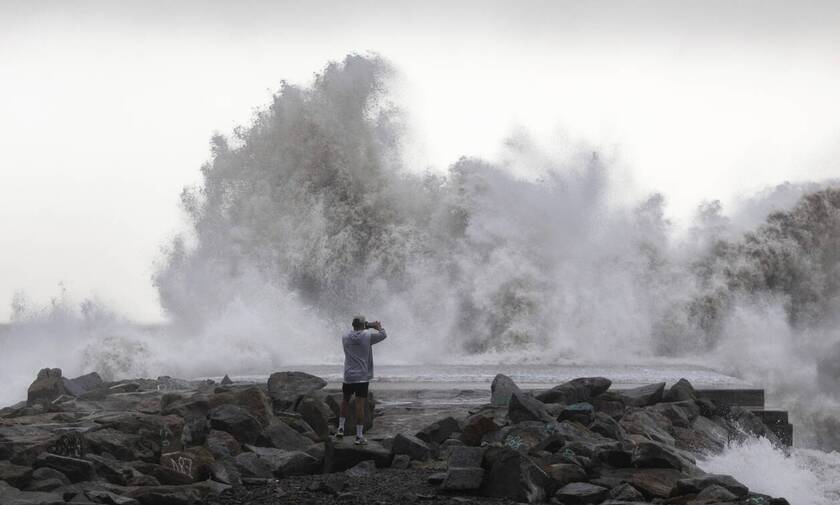 Κακοκαιρία «Ιανός»: Προειδοποίηση ότι τα κύματα θα φτάσουν σε ύψος τα 7 μέτρα