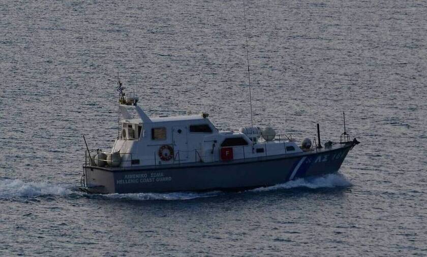 Θρίλερ στον Κυπαρισσιακό Κόλπο - Ακυβέρνητο σκάφος με 55 μετανάστες 