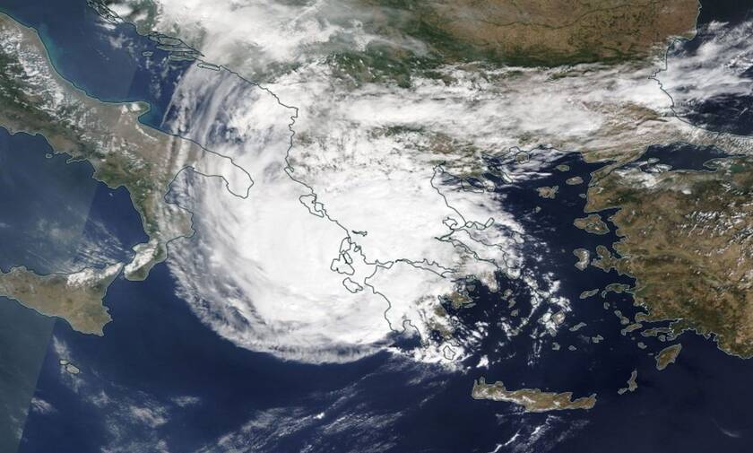 Κακοκαιρία «Ιανός»: Η τελευταία δορυφορική φωτογραφία του κυκλώνα