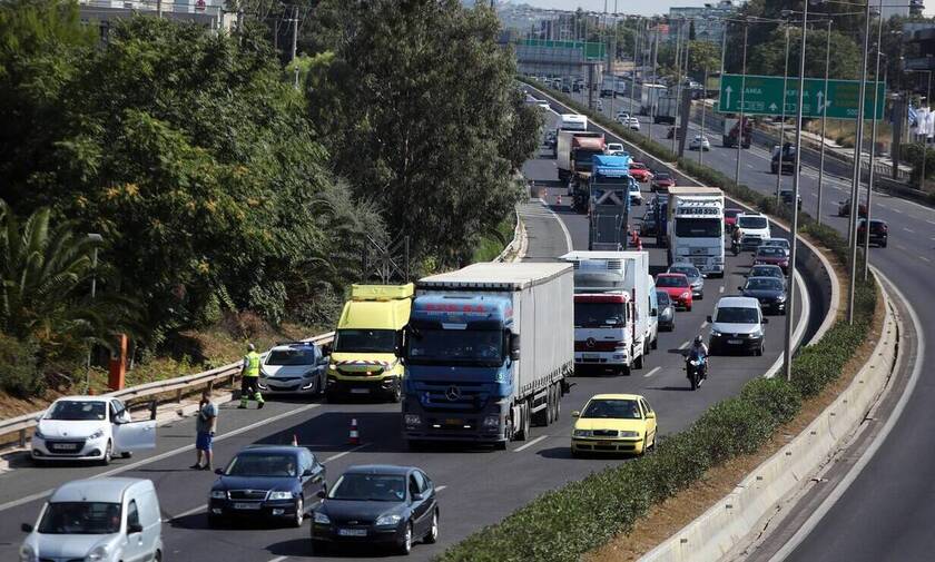 Κίνηση ΤΩΡΑ: Μποτιλιάρισμα στη Λεωφόρο Αθηνών λόγω τροχαίου - Πού εντοπίζονται προβλήματα