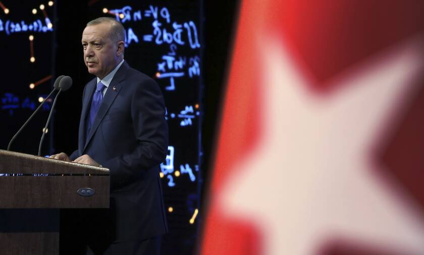 Η τουρκική λίρα «γονατίζει» τον Ερντογάν – Σε νέο ιστορικά χαμηλό