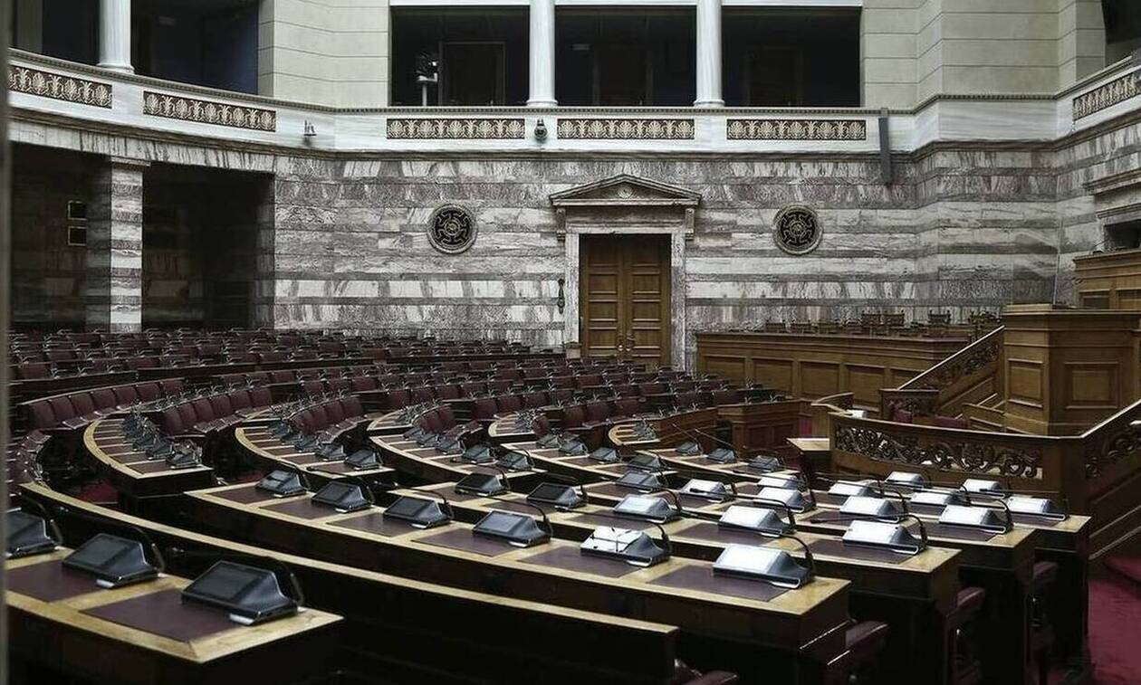 Βουλή: Κατατέθηκε η τροπολογία για την εξ αποστάσεως εργασία - Ποιο το πρόστιμο