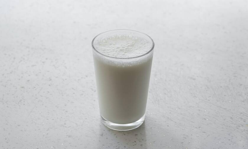 Πώς το γάλα μπορεί να κάνει το πρόσωπο να λάμπει