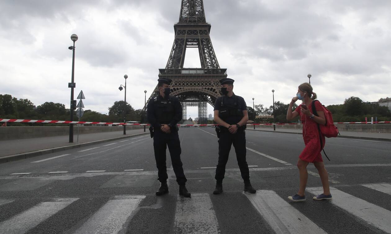 Συναγερμός στο Παρίσι: Απειλή για βόμβα στον Πύργο του Άιφελ - Live εικόνα